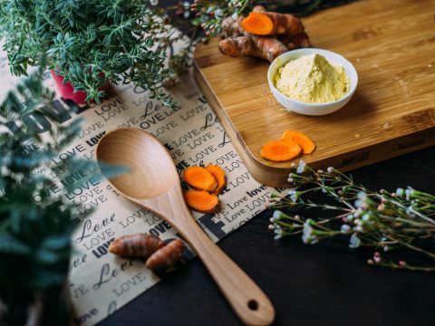 wooden ladle and chopping board with ginger during daytime